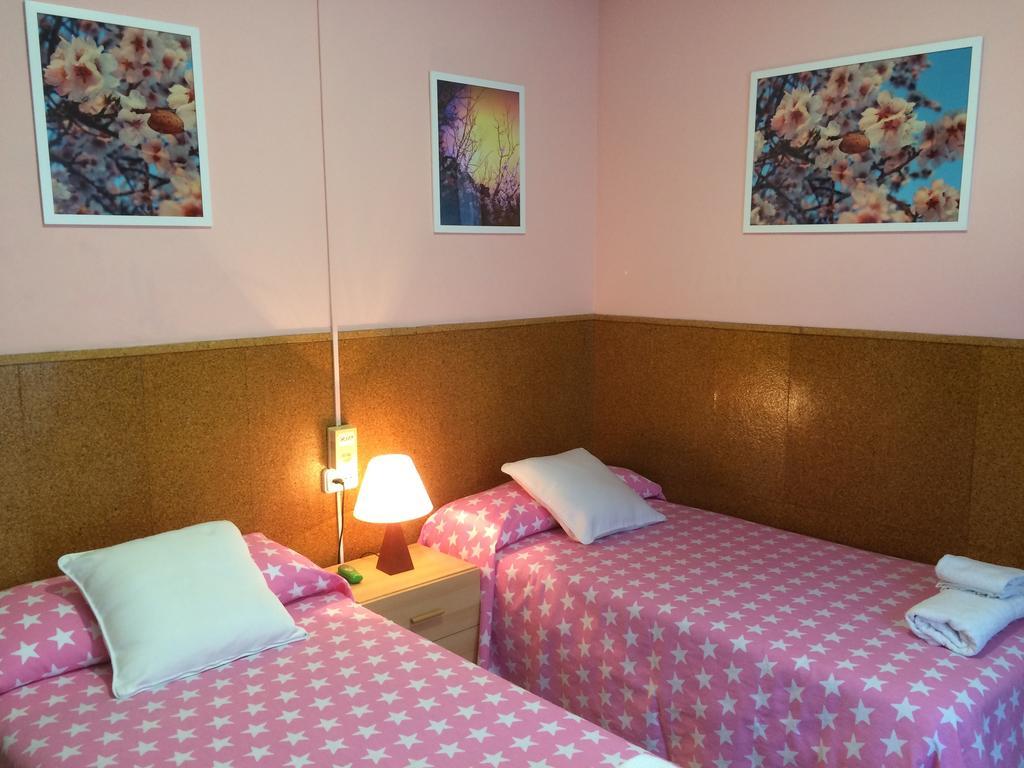 Hostal Valls Barcelona Ngoại thất bức ảnh
