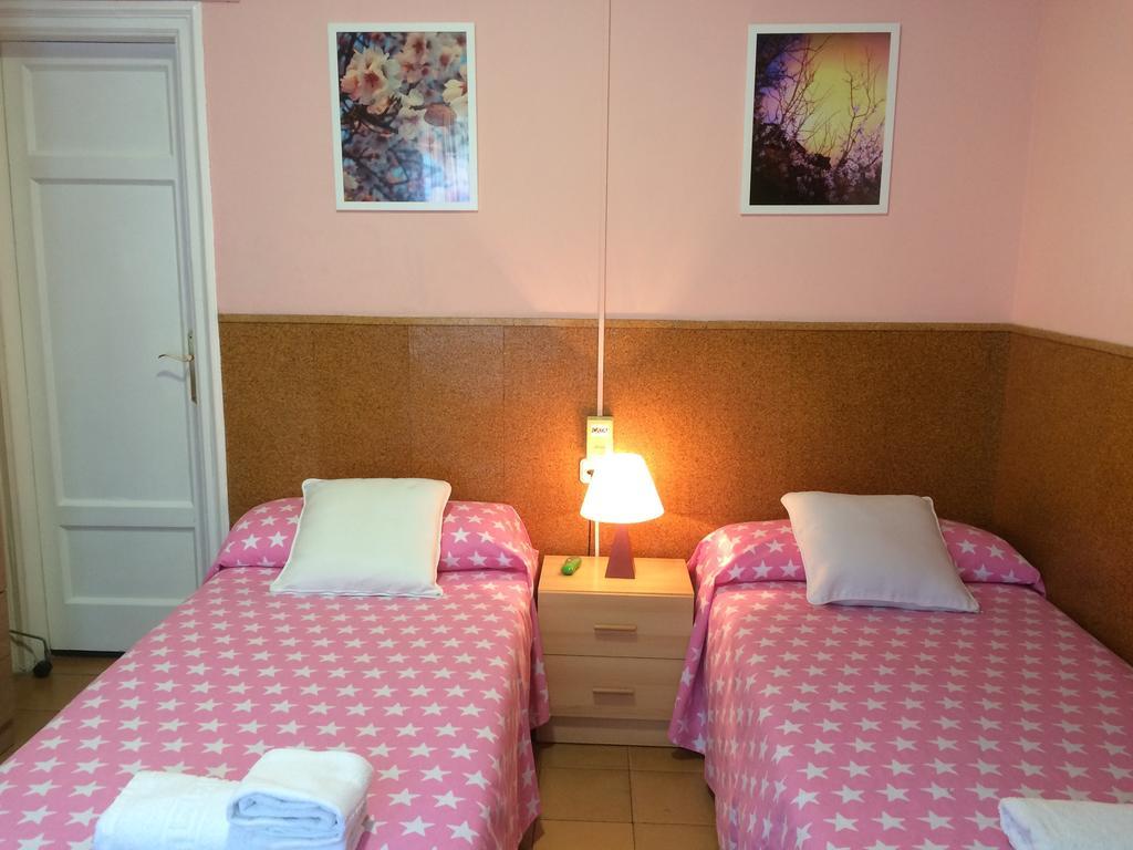 Hostal Valls Barcelona Ngoại thất bức ảnh