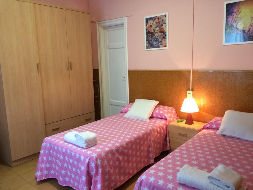 Hostal Valls Barcelona Ngoại thất bức ảnh