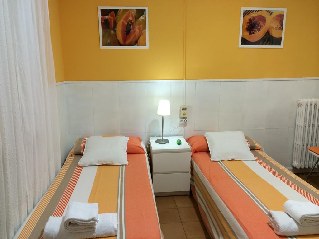 Hostal Valls Barcelona Ngoại thất bức ảnh