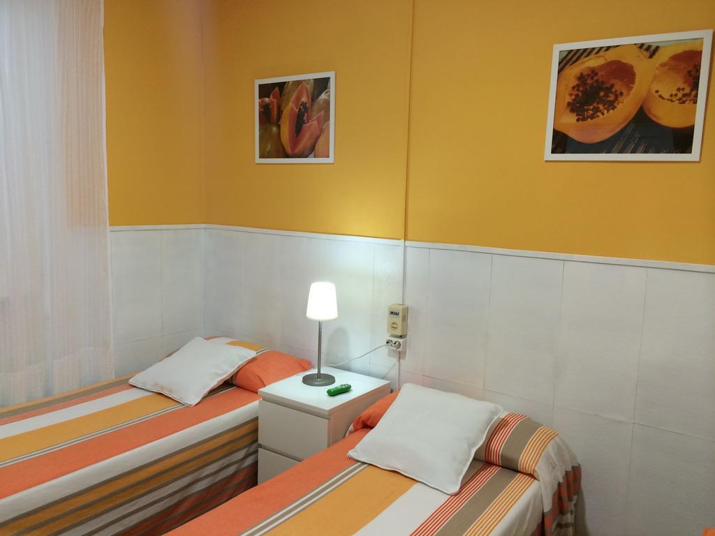 Hostal Valls Barcelona Ngoại thất bức ảnh