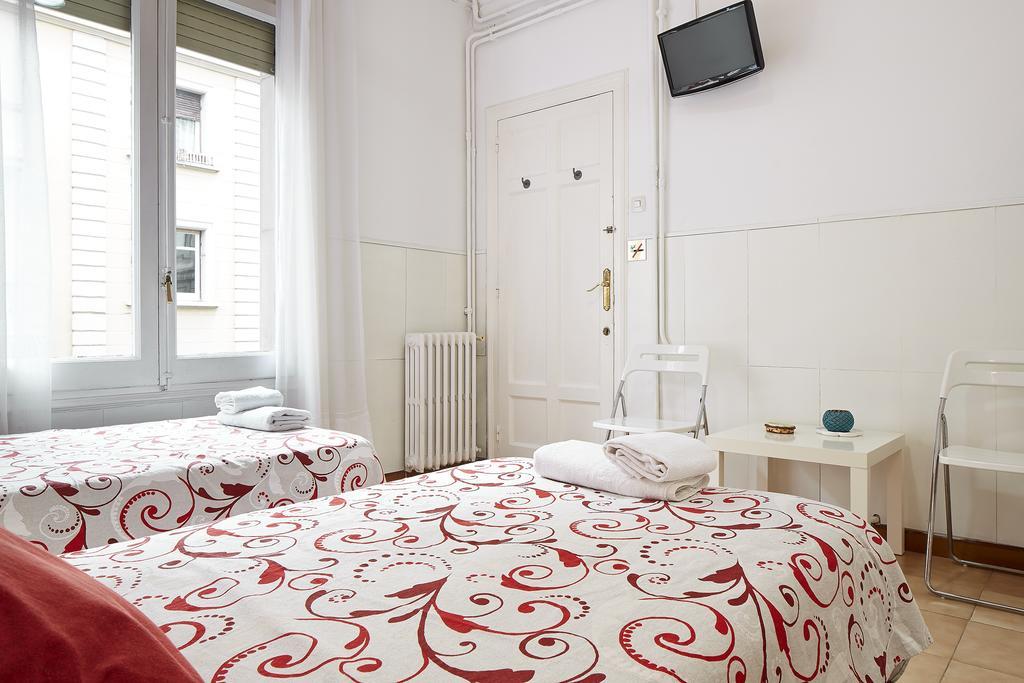 Hostal Valls Barcelona Ngoại thất bức ảnh
