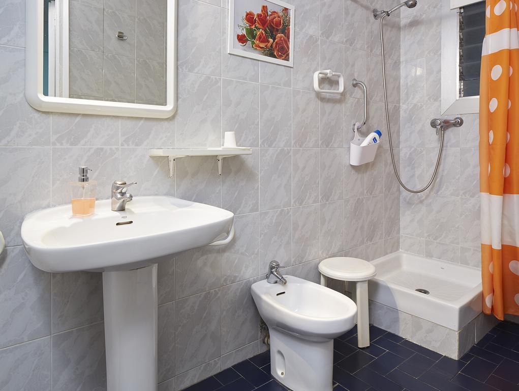 Hostal Valls Barcelona Ngoại thất bức ảnh