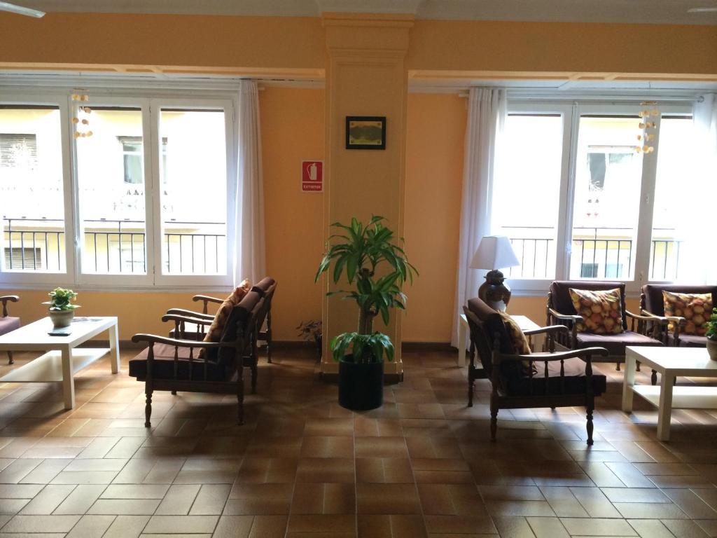 Hostal Valls Barcelona Ngoại thất bức ảnh