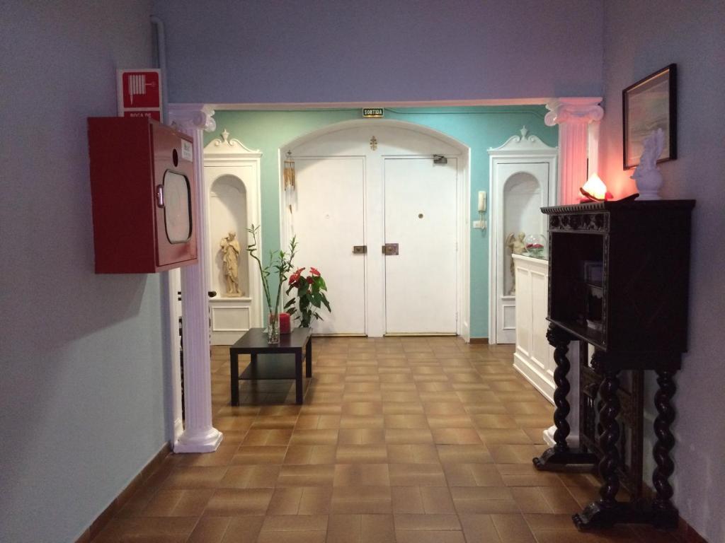 Hostal Valls Barcelona Ngoại thất bức ảnh
