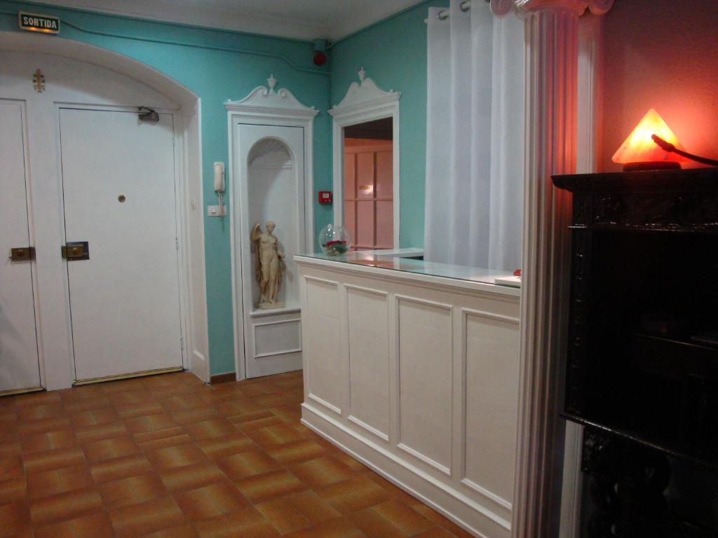 Hostal Valls Barcelona Ngoại thất bức ảnh
