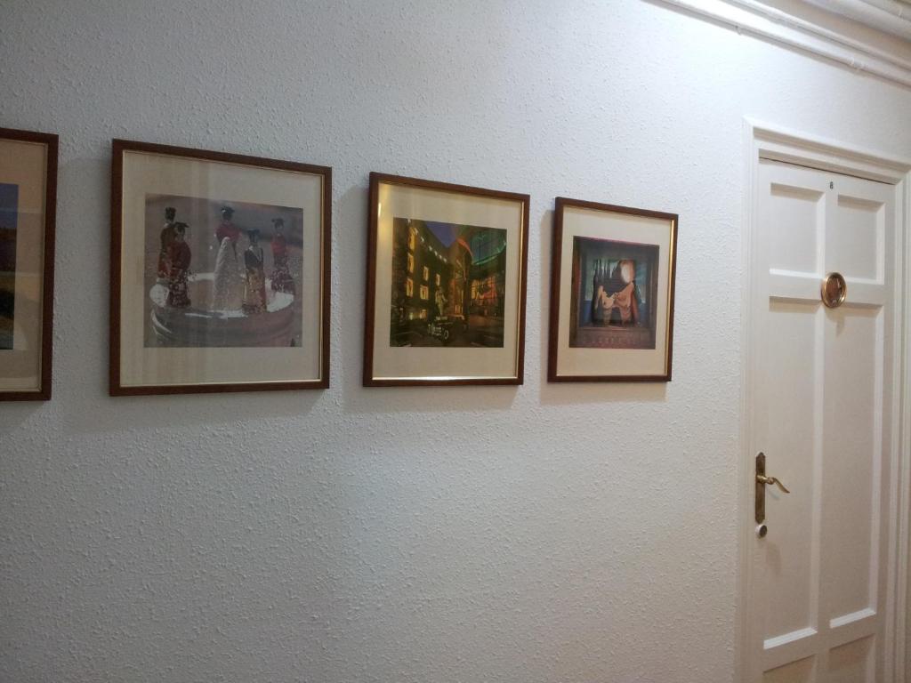 Hostal Valls Barcelona Ngoại thất bức ảnh
