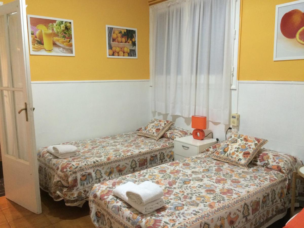 Hostal Valls Barcelona Ngoại thất bức ảnh